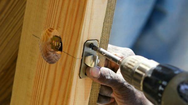 Врезка замка в межкомнатную дверь